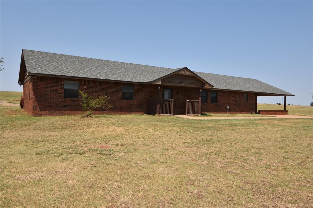 Property Photo: 5501 N Post Road OK 73044