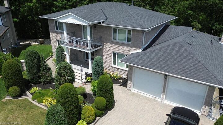 Property Photo: 35 Glen Park Court ON L8K 6N6