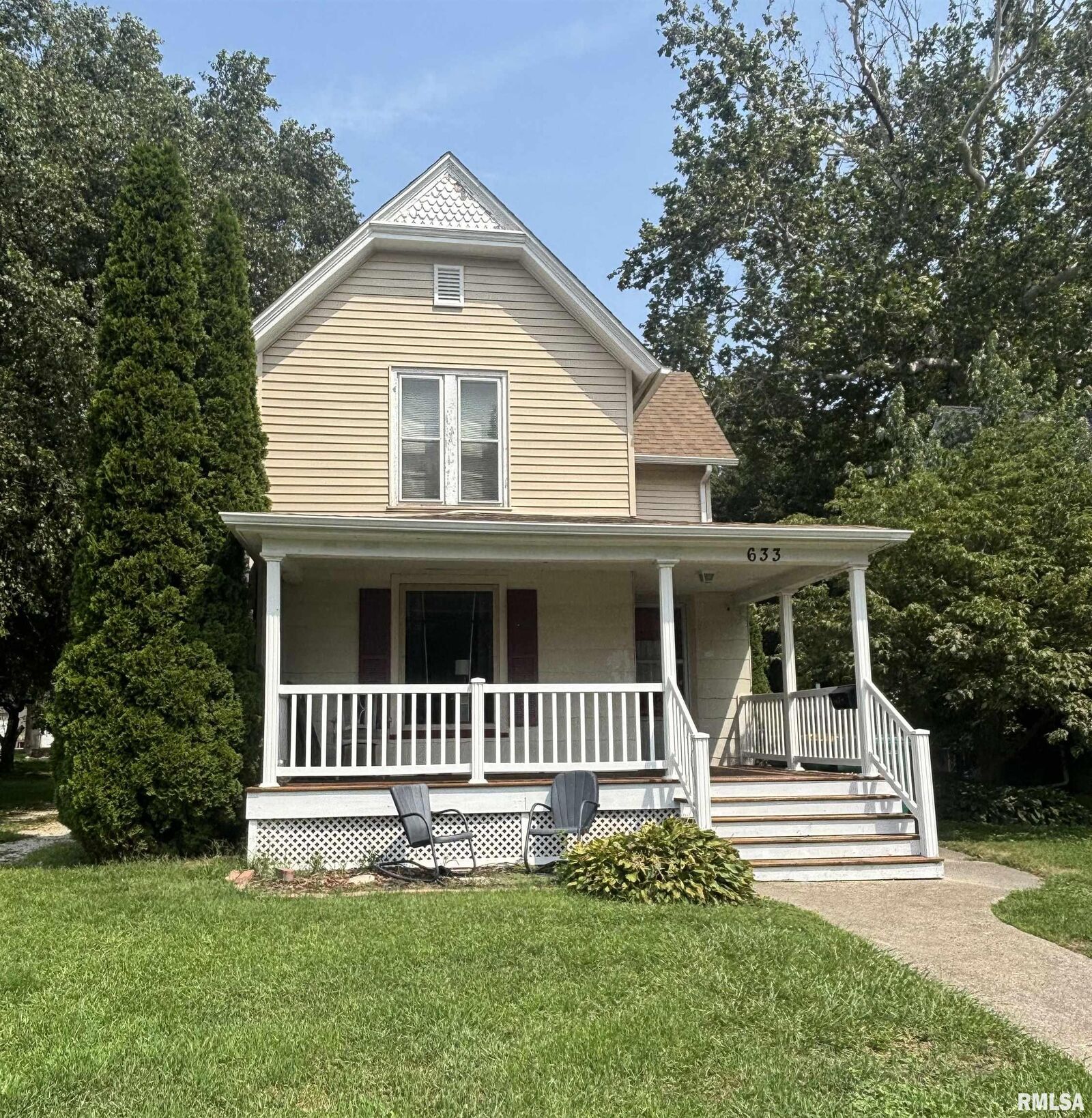 Property Photo: 633 E Grove Street IL 61401