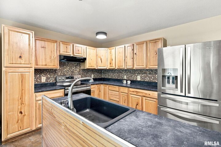 Property Photo:  1803 W Walnut Street  IL 62901 