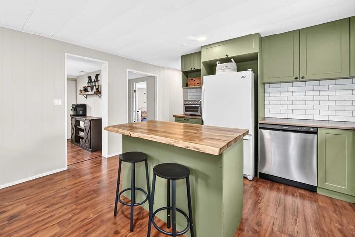 Property Photo: 840 Spring Haven Court SE AB T4A 1B7