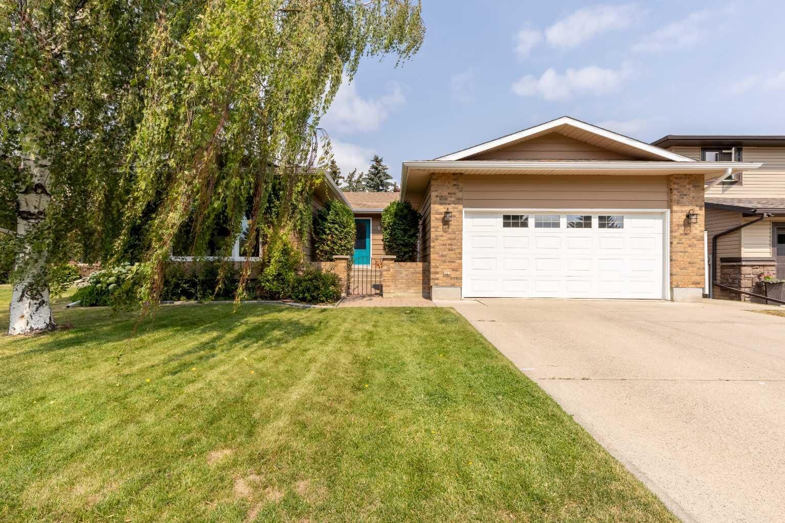 Property Photo: 105 Kings Bay S AB T1K 5E9