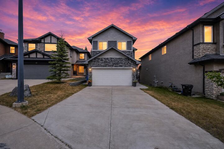 Property Photo: 6 Aspen Stone Mews SW AB T3H 5Z1