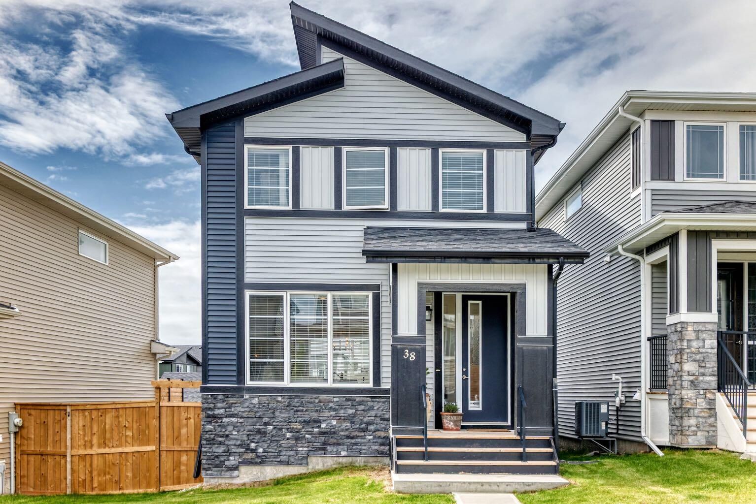 Property Photo:  38 Precedence Glen  AB T4C 2W7 