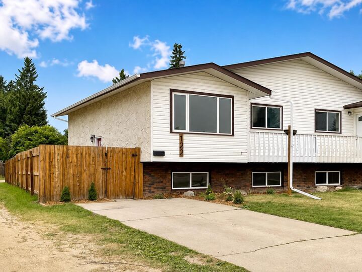 122 Allan Street — photo 1