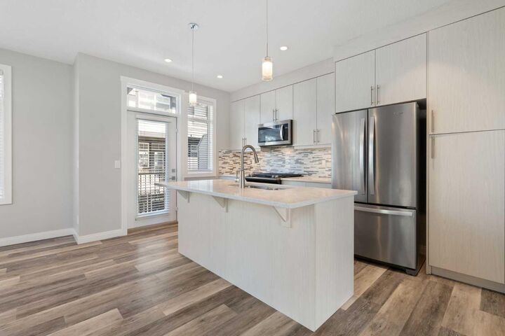 Property Photo: 124 Wentworth Row SW AB T3H 1Y1