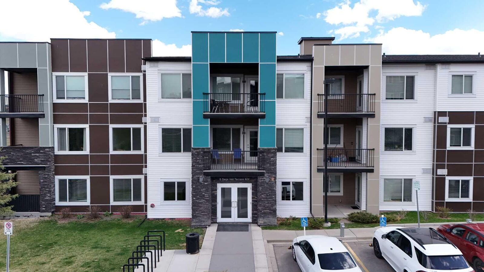 Property Photo: 8 Sage Hill Terrace NW 108 AB T3R 0W5