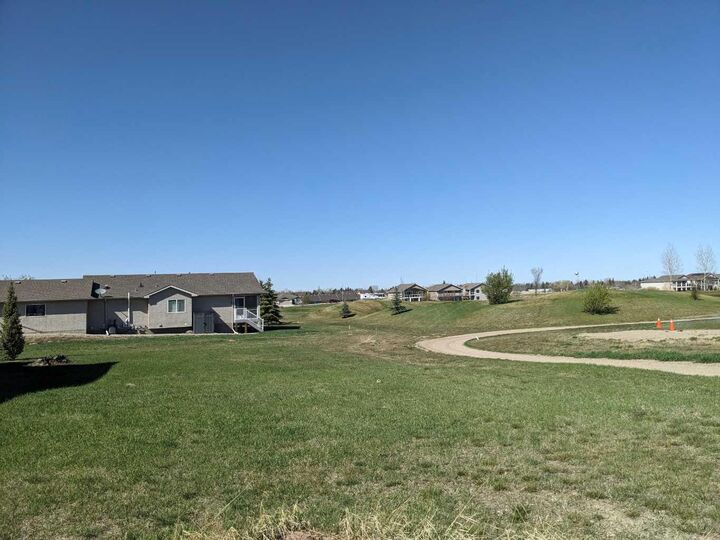 Property Photo: 722 Fairways Drive AB T0L 2B0