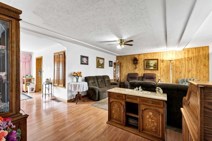 Property Photo:  317 3 Avenue E  AB T0K 0G0 