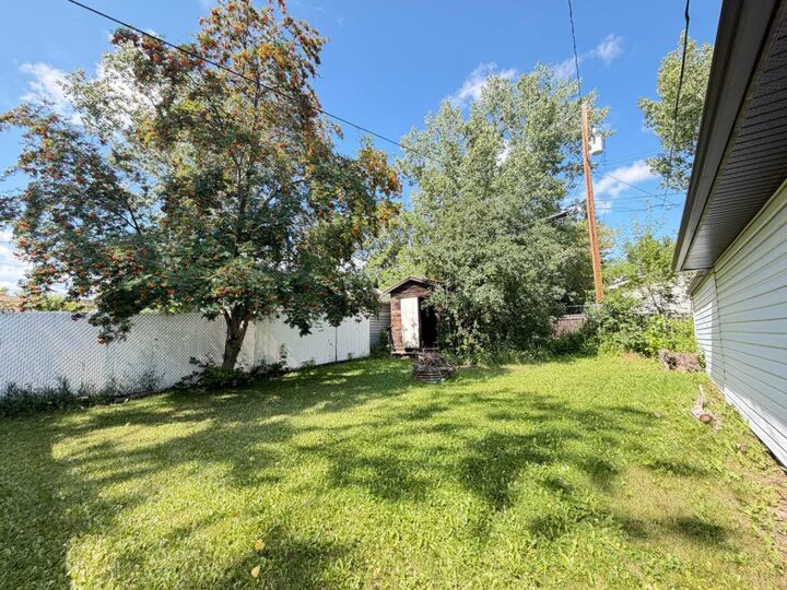 Property Photo:  9508 104 Avenue  AB T8V 1E3 