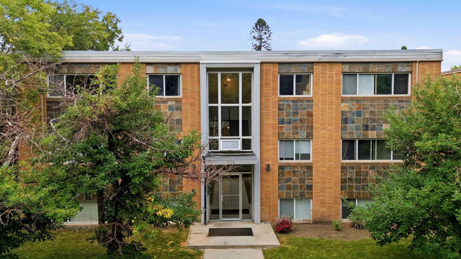Property Photo: 316 22 Avenue SW 18 AB T2S 0H4