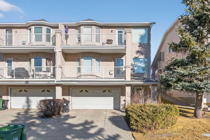 Property Photo: 320 Sierra Morena Green SW AB T3H 3H8
