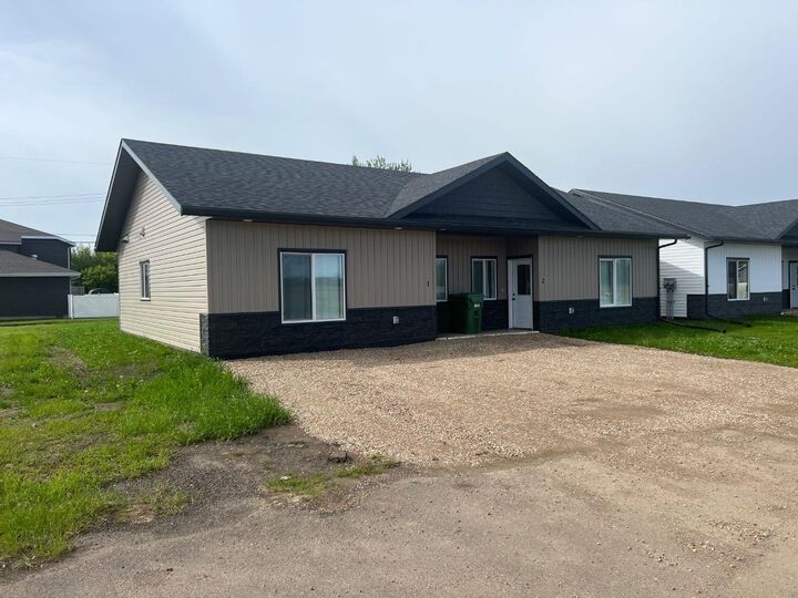 Property Photo: 10305 105 Ave AB T0H 2H0