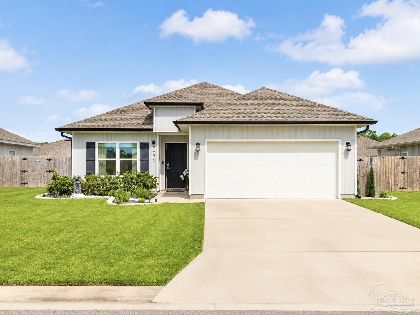 Property Photo: 9656 Sagewood Dr FL 32526