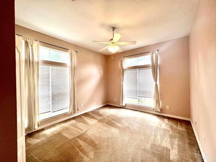 Property Photo: 5884 Grotto Ave FL 32507