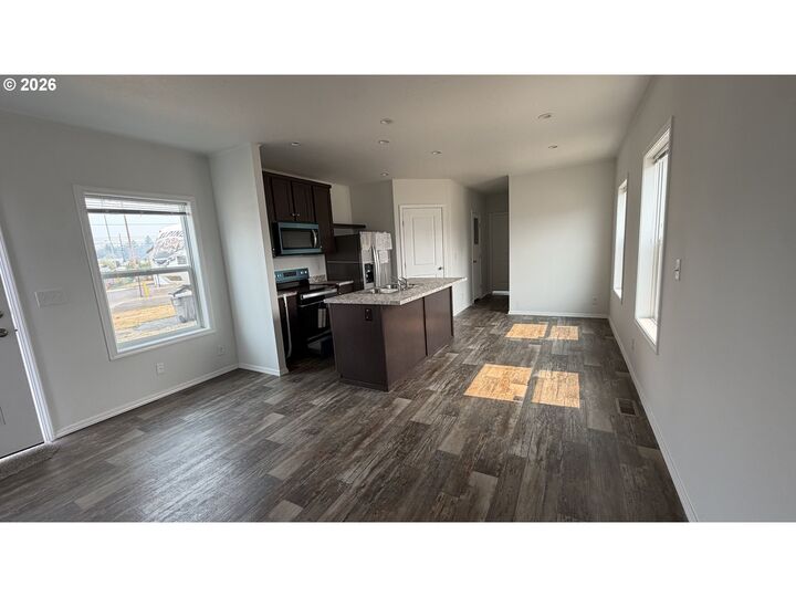 Property Photo: 1523 SE 162nd Ave 32 OR 97233