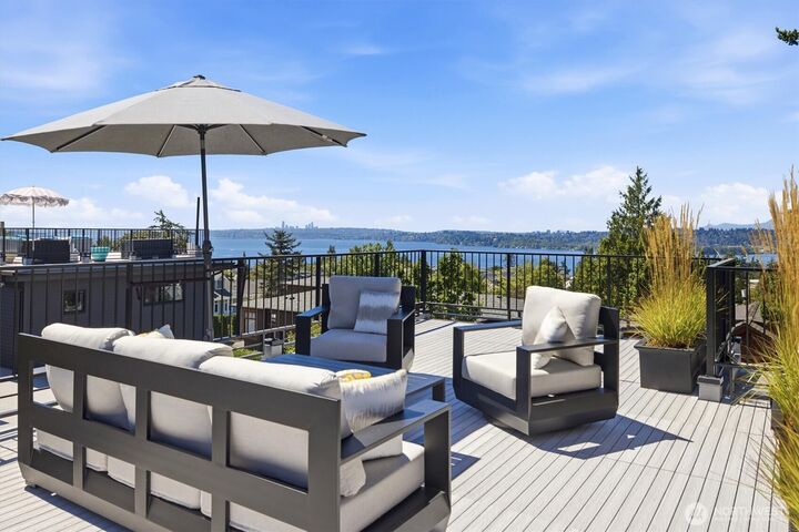 Property Photo:  120  15th Avenue  WA 98033 