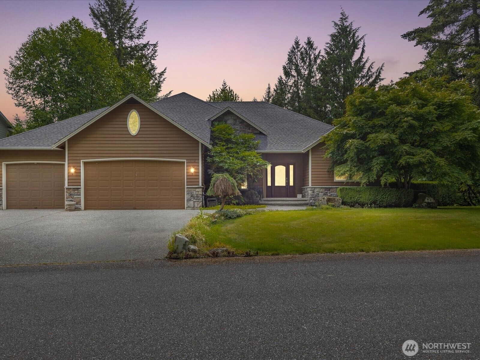 Property Photo:  13718  58th Street SE  WA 98290 