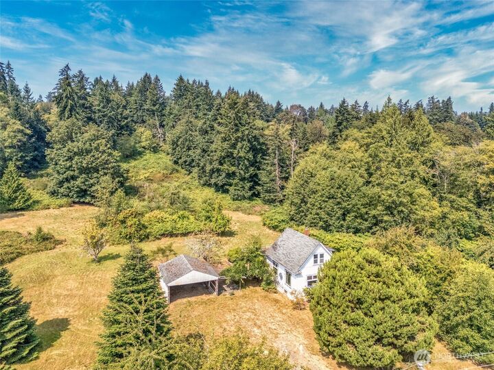 Property Photo:  15215  91st Avenue SW  WA 98070 