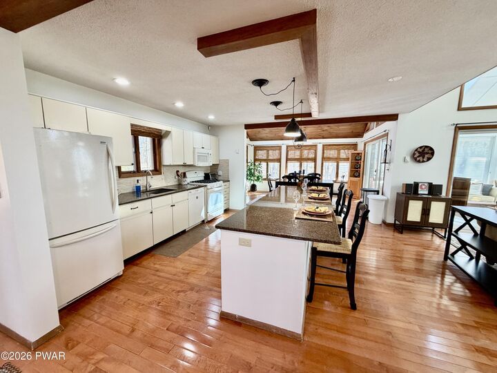 Property Photo: 811 Paddock Court PA 18428