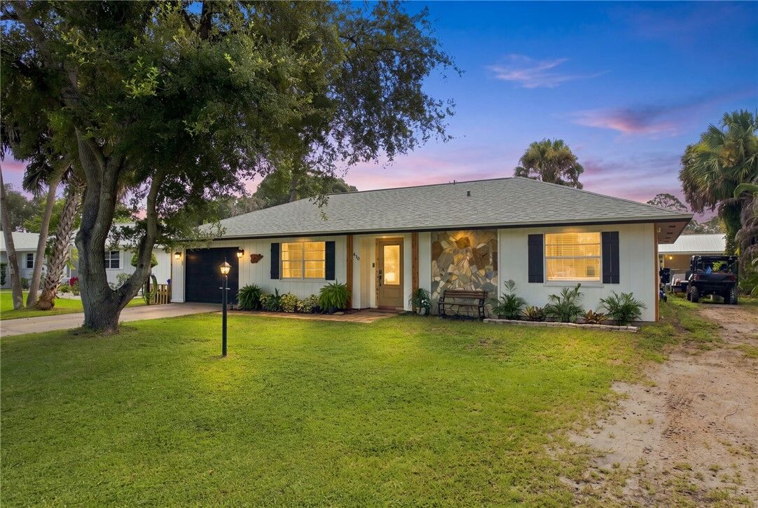 Property Photo: 410 38th Avenue FL 32968