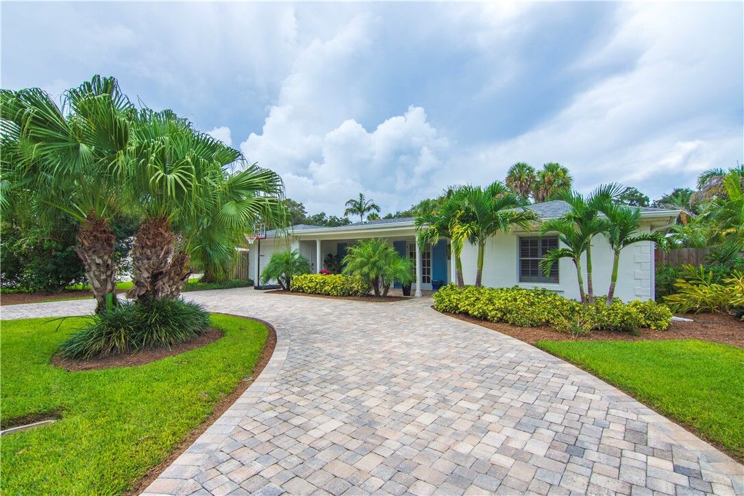 Property Photo: 207 Conn Way FL 32963