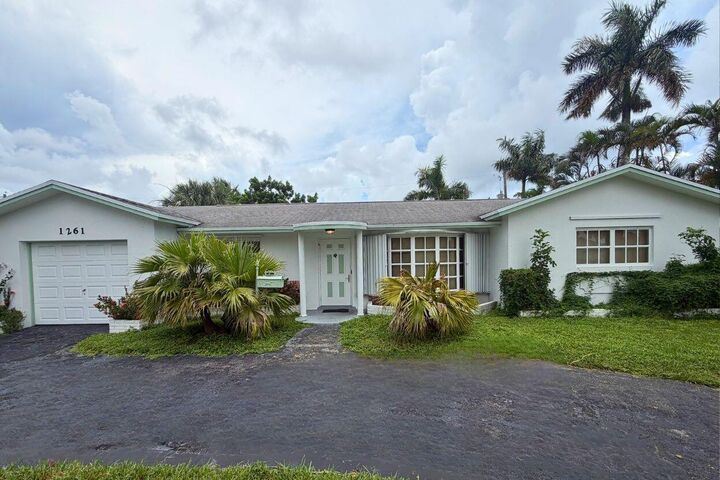 Property Photo: 1261 SE 4th Court FL 33441