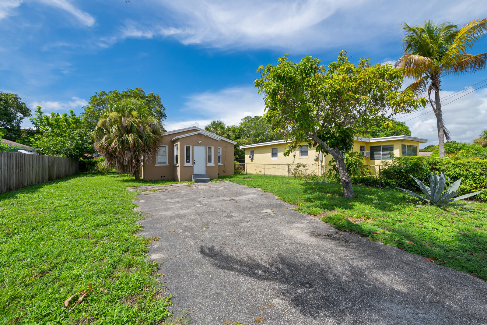 Property Photo: 649 W 10th Street FL 33404