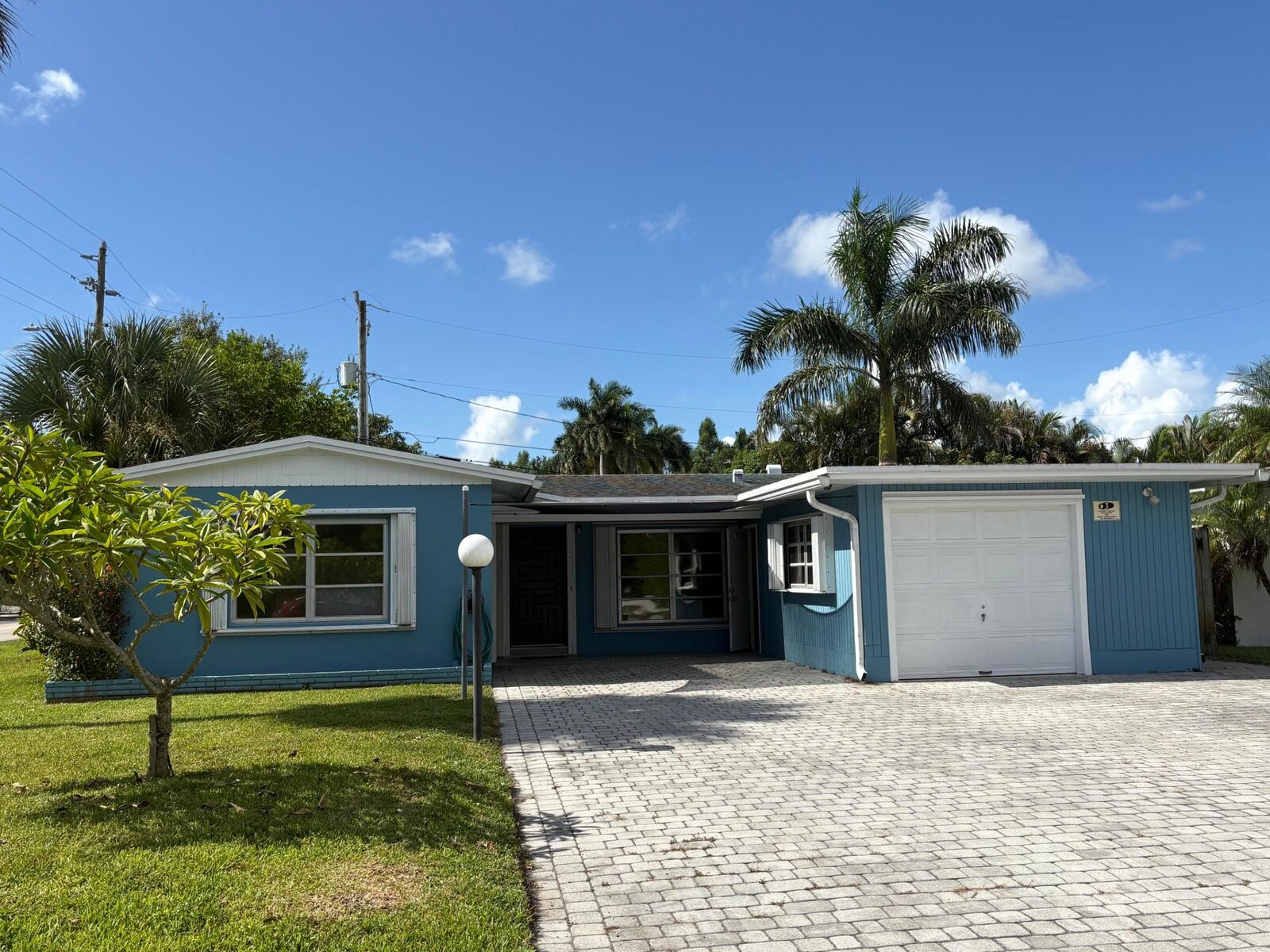 Property Photo:  1200 SW 21st Street  FL 33315 