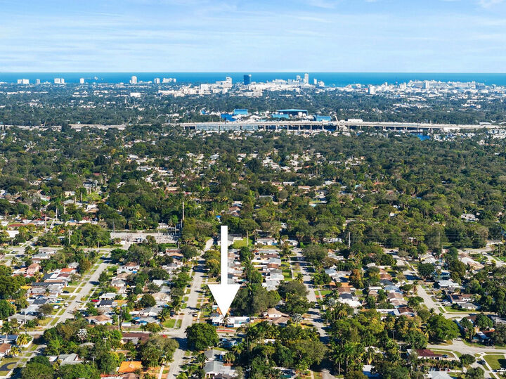 Property Photo:  1900 SW 33rd Avenue  FL 33312 