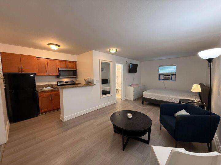 Property Photo: 3226 NE 12th Street 8 FL 33062