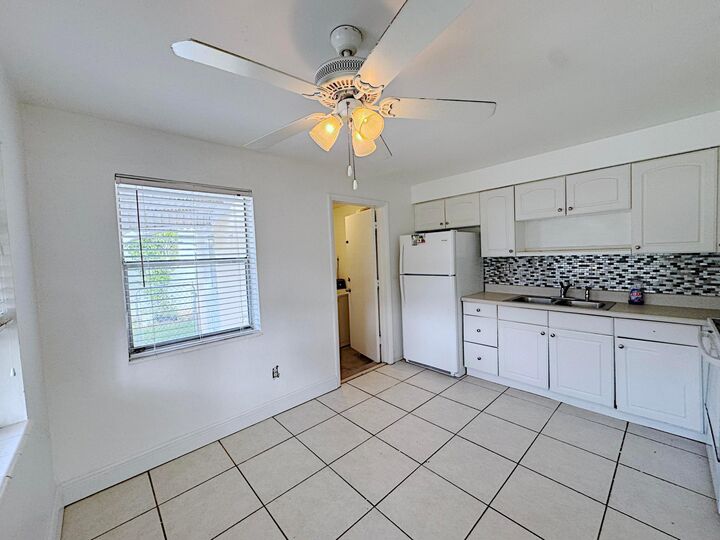 Property Photo:  202 SE 3rd Terrace 1  FL 33004 
