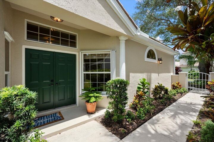 Property Photo:  21 Grand Bay Circle  FL 33408 