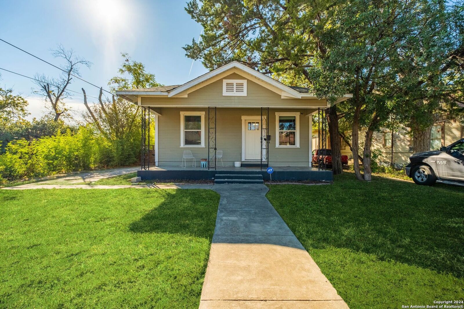 Property Photo: 112 Harding Pl TX 78203