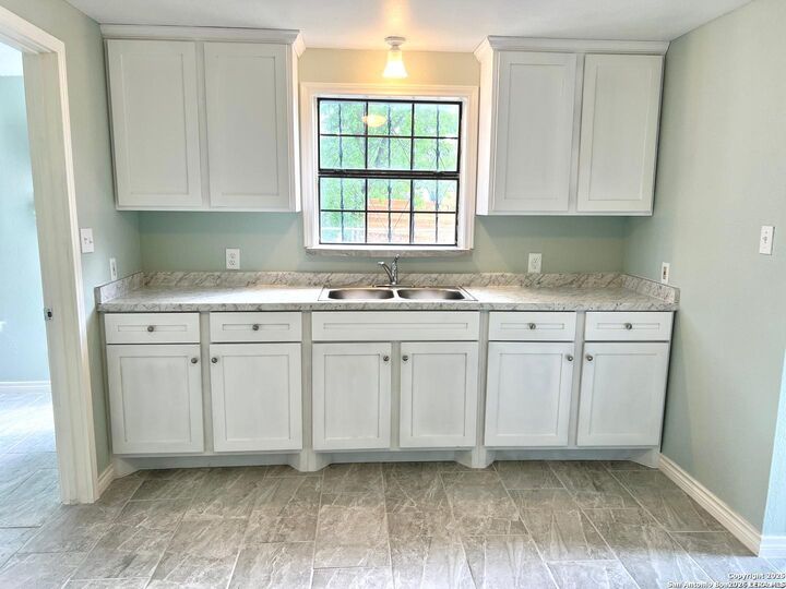 Property Photo:  1218 NW 23rd St 2  TX 78207 