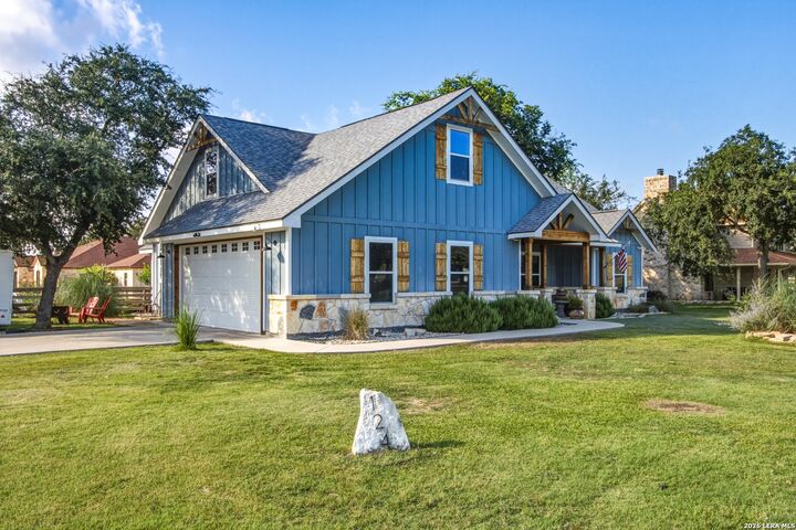 Property Photo:  124 Creekwood  TX 78003 
