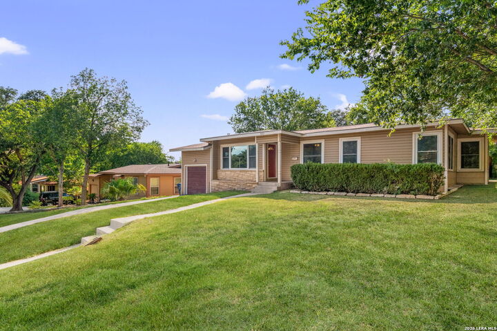 Property Photo: 443 Westhill Pl TX 78201