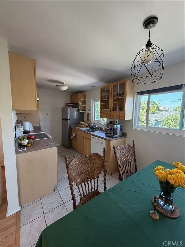 Property Photo:  725 Coronado 206  CA 90804 