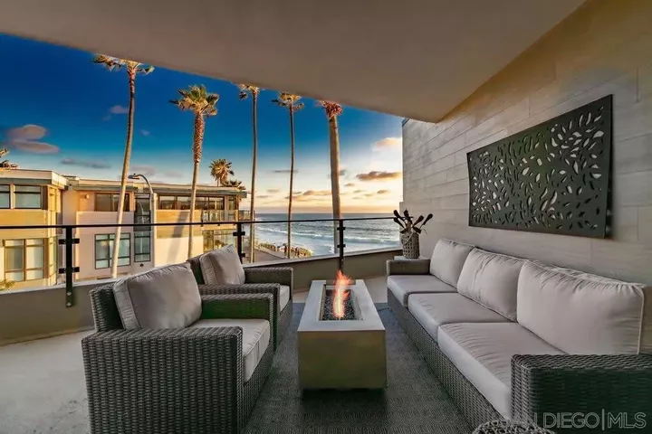 Property Photo: 6767 Neptune Pl 301 CA 92037