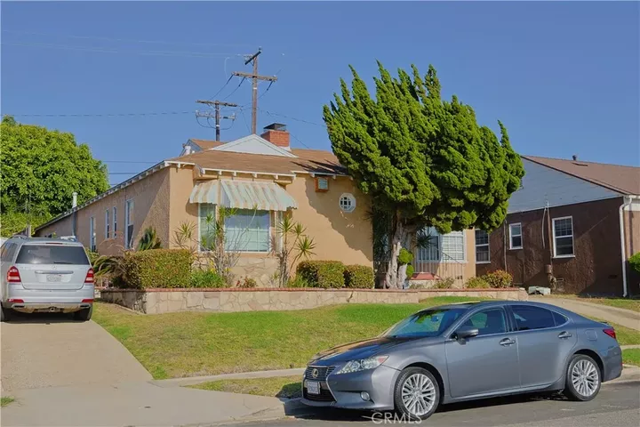 Property Photo:  11516 S St Andrews  CA 90047 