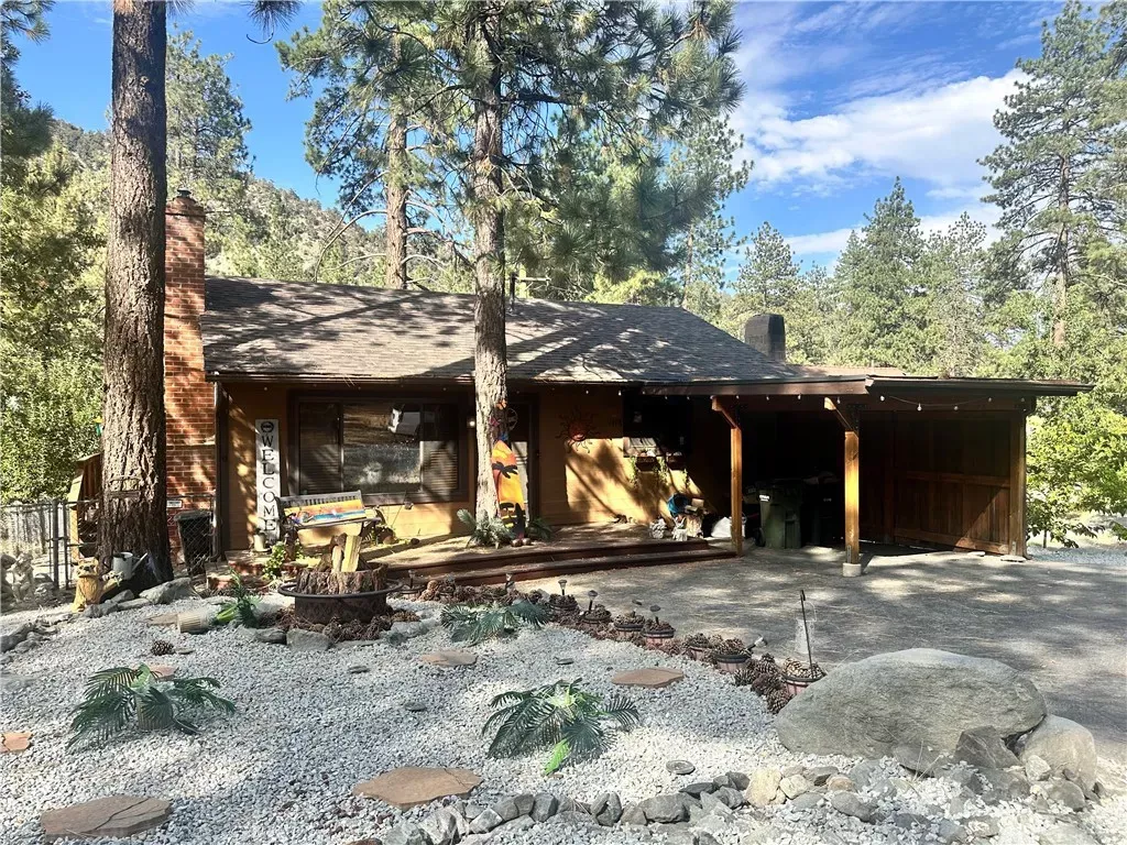Property Photo: 1498 Betty CA 92397