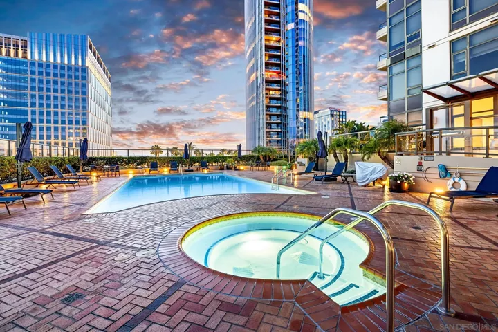 Property Photo: 700 W E St 1502 CA 92101