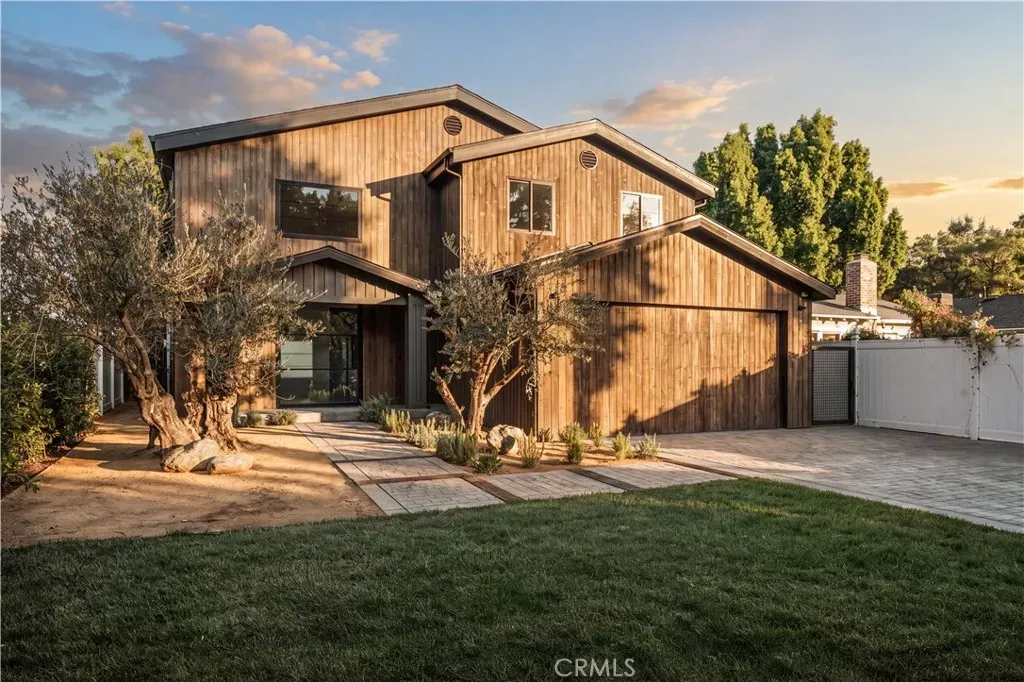 Property Photo:  5114 Cedros Avenue  CA 91403 