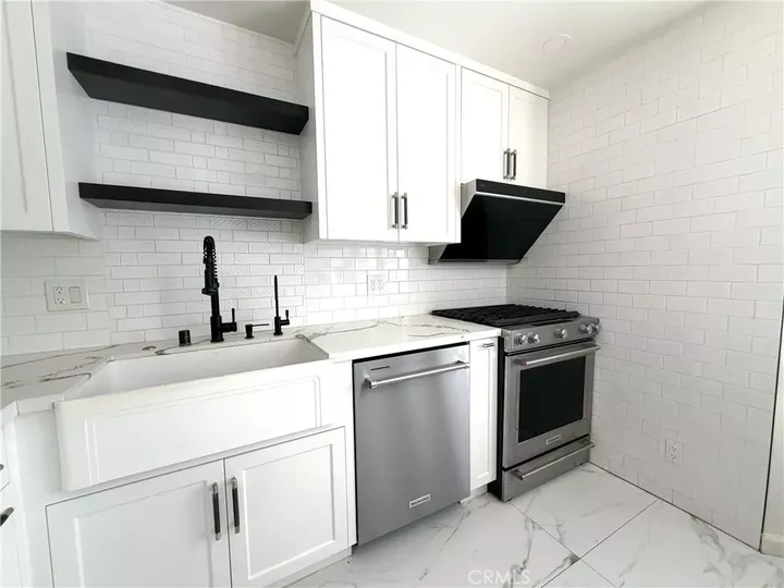 Property Photo:  11940 Weddington Street 16  CA 91607 