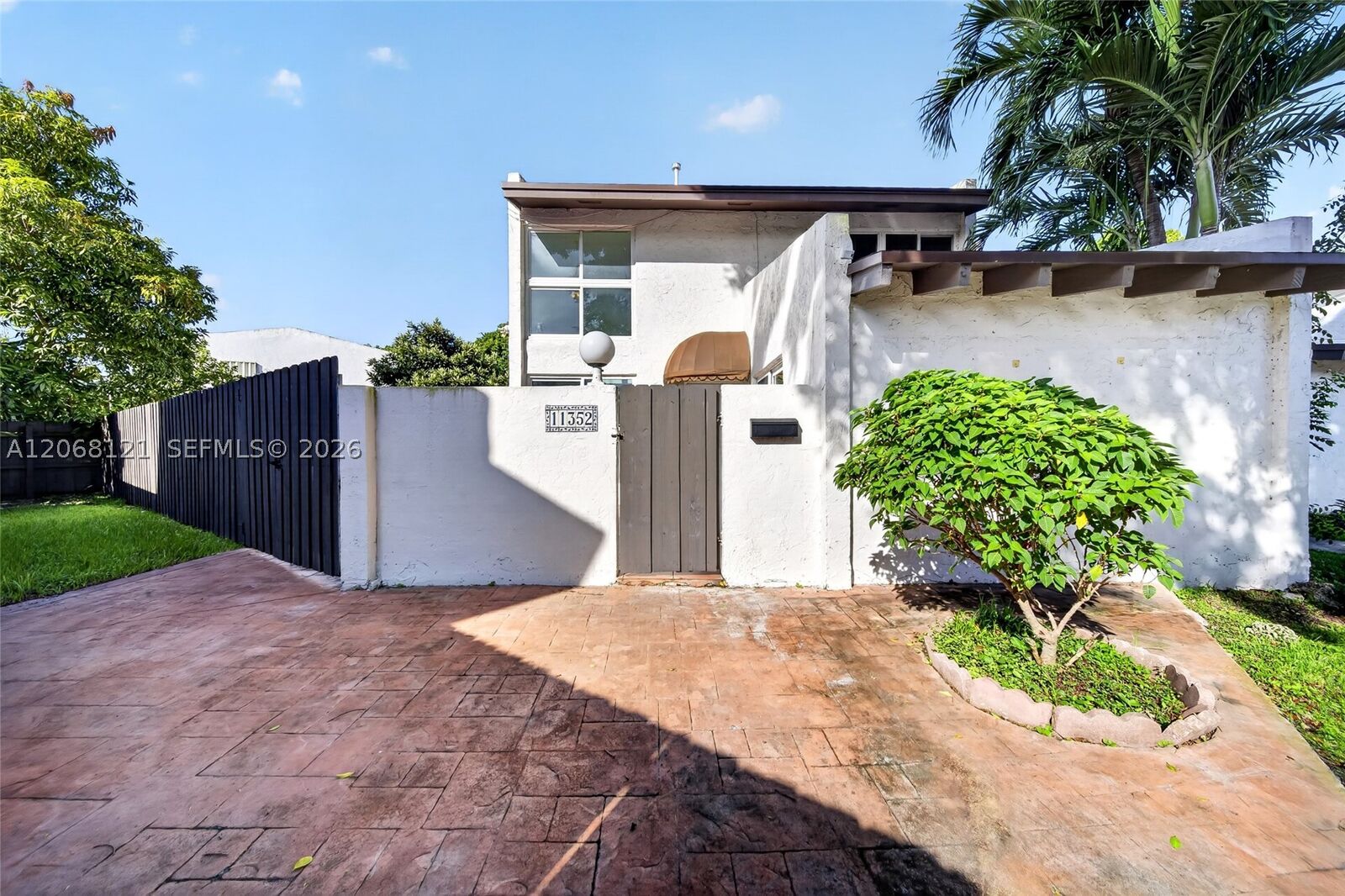 Property Photo: 11352 SW 69th Ter FL 33173