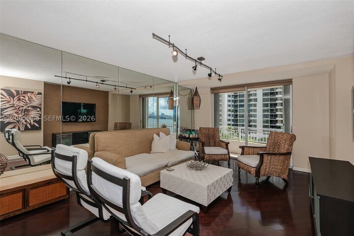 Property Photo:  770 Claughton Island Dr 809  FL 33131 