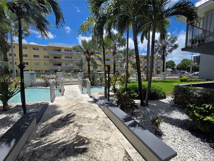 Property Photo:  7401 SW 82nd St 201S  FL 33143 