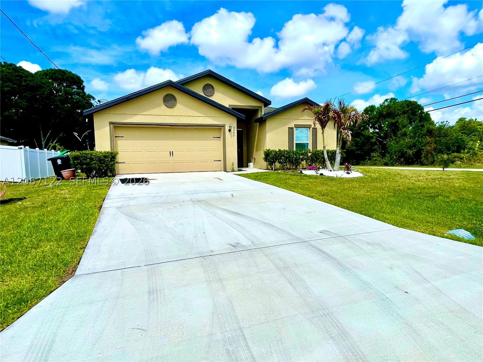 Property Photo: 3902 SW Brunswick St 3902 FL 34953