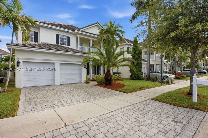 Property Photo: 1419 SW 21st Ct FL 33315