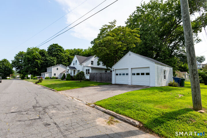 Property Photo: 1 Middle Street CT 06385
